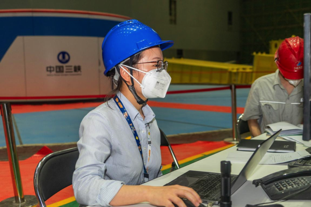 迎戰(zhàn)白鶴灘水電站七一前發(fā)電 上萬(wàn)建設(shè)者端午節(jié)堅(jiān)守崗位護(hù)航大國(guó)重器