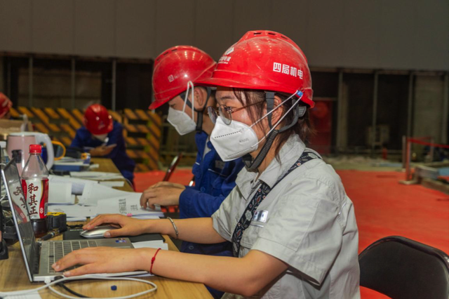 迎戰(zhàn)白鶴灘水電站七一前發(fā)電 上萬(wàn)建設(shè)者端午節(jié)堅(jiān)守崗位護(hù)航大國(guó)重器