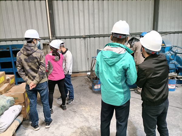 長江電力專家組一行到國為考察交流