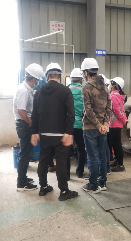 長江電力專家組一行到國為考察交流